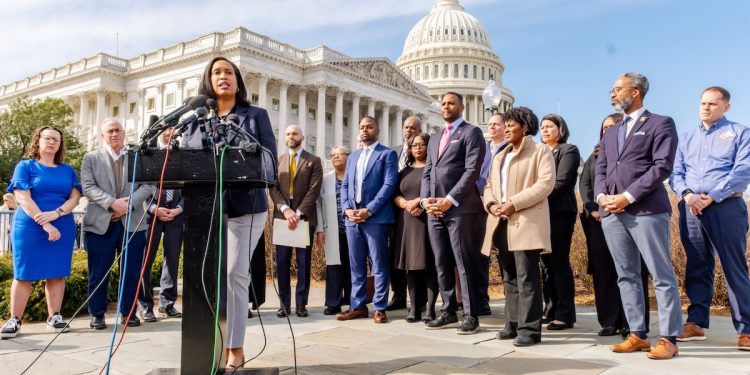 House Republicans delay vote on D.C. budget bill despite bipartisan support