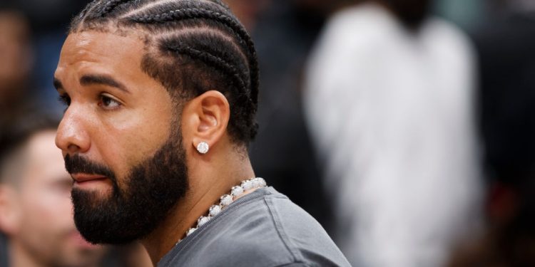 Drake Delivers Graduation Speech At Kai Cenat’s Streamer University