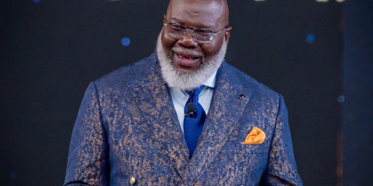 HBCU News – T.D. Jakes Encourages Morris Brown Grads To ‘Change The World’ While Donating $100K
