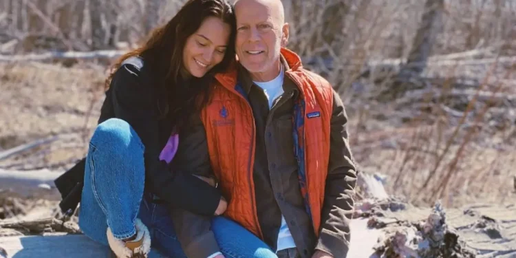 Bruce Willis’ Family Feels Betrayed as Wife Emma Announces Tell-All Book Revealing Their Private Struggles Amid His Declining Dementia Battle