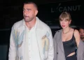 Travis Kelce’s Savage Mic Drop Moment During Outing Without Taylor Swift Leaves Crowd Stunned