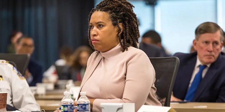 D.C. mayor’s plan to repeal minimum wage for tipped workers faces backlash