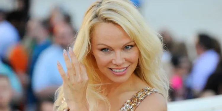 Pamela Anderson’s Unrecognizable Appearance Has Fans Saying She Looks Nothing Like Her ‘Baywatch’ Days