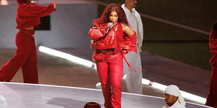 SZA Walks Out Of Fan Meet-And-Greet After Being Hit By Object
