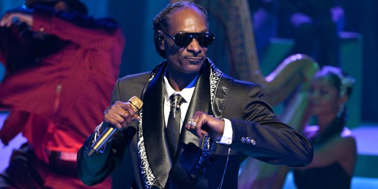 Black Internet Drags Snoop Dogg Getting Icon Award After Supporting Trump