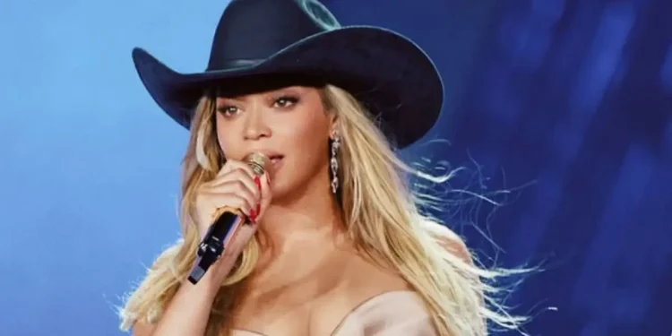 Beyoncé Pauses Concert After Nearly Falling from Flying Car Over Arena