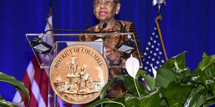Norton introduces bill to give D.C. full zoning control