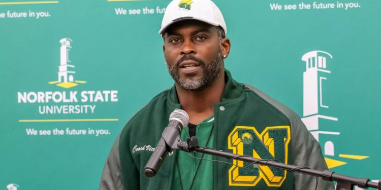 Michael Vick shows up at NFL OTA practice