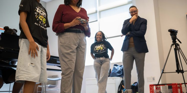 Amid Local Budget Battle, District Teachers and Parents Embrace Summer Enrichment Programs 