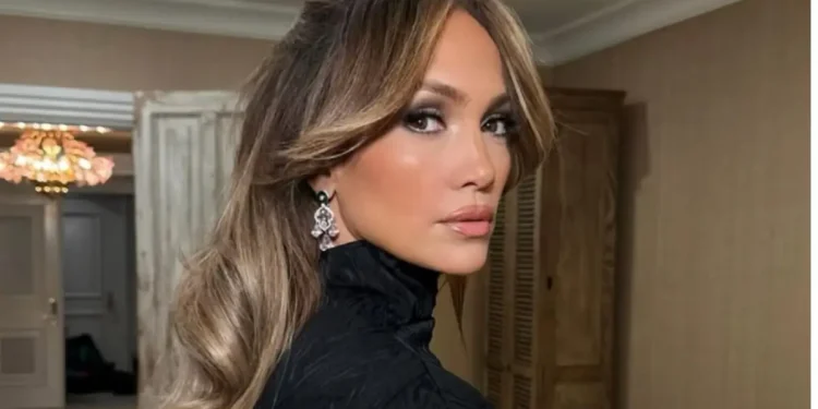 Jennifer Lopez’s Steamy Onstage Bedroom Confession Has Fans Cringing and Convinced She’s Still Hung Up on Ben Affleck