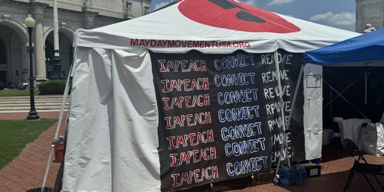Protesters at Union Station seek Trump impeachment