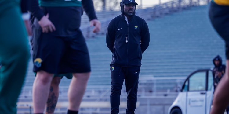 Michael Vick Shows Off His Arm at Norfolk State Football Practice