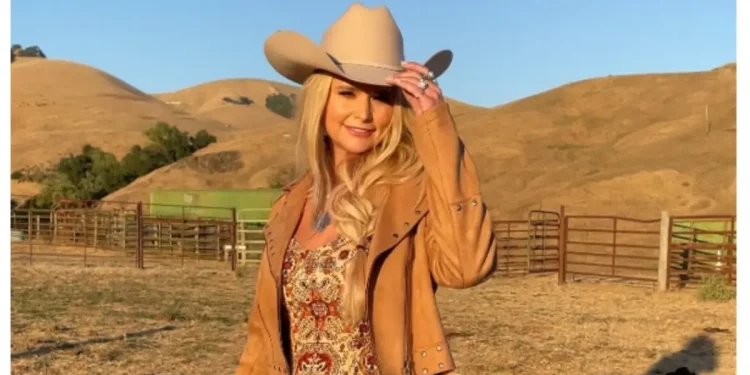 Miranda Lambert Fans Gasp After Zooming In on Her Wardrobe Malfunction