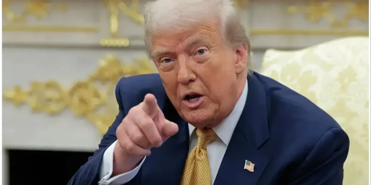 Donald Trump’s Power Play Handshake with Putin Backfires as Fans Zoom In on Trump’s Body Language