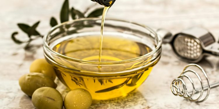 Olive oil boosts heart health, lowers cholesterol