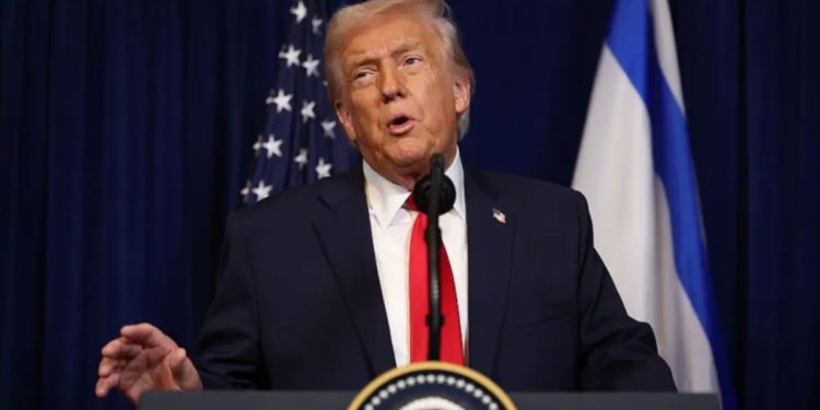 Trump Can’t Keep Still During Glowing Oval Office Tribute, Leaving Viewers Staring at His Strange Gestures Behind Mullin’s Back