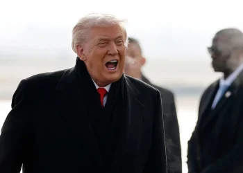Trump Is Going to Lose It After Leaked Photo of His Second Tense Confrontation with Pilot Goes Viral — One Detail Has Everyone Zooming In
