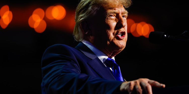 Trump Walks Off Dancing Like Nothing’s Wrong — Then Cameras Catch His Tense Confrontation with a Man Near the Stairs