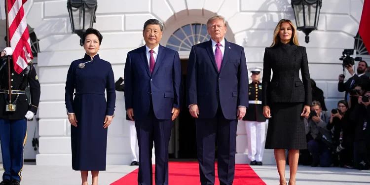 Cameras Catch Trump Walking Melania Right Off the Red Carpet During Xi’s Arrival — Then Eagle-Eyed Fans Spot Why
