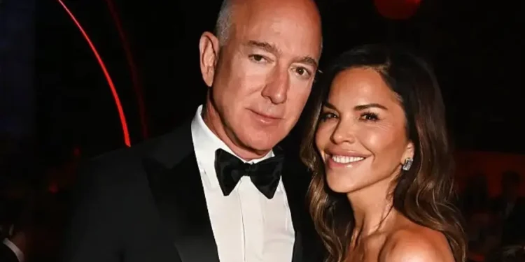 Lauren Sánchez’s Date Night With Jeff Bezos Unravels Once Viewers Zoom In on One Detail That Changes the Mood