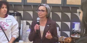 Kim Jackson meets with Ward 1 and 4 parents