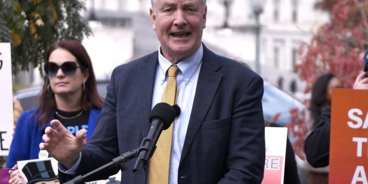 Sen. Van Hollen introduces plan to fund temporary jobs