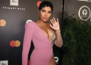 Toni Braxton Turns 59 and Refuses to Hide as She Flaunts Every Curve In Stunning Birthday Shoot