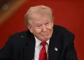 Trump Keeps Hispanic Guests Waiting Nearly 40 Minutes, Then Cracks a Joke About Their Heritage as Viewers Zoom In on One Bizarre Detail