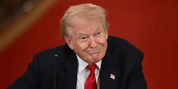 Trump Keeps Hispanic Guests Waiting Nearly 40 Minutes, Then Cracks a Joke About Their Heritage as Viewers Zoom In on One Bizarre Detail