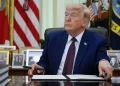 Trump Struggles to Sign His Name — Then a Close-Up of His Hand Has Viewers Taking a Second Look at What He’s Been Hiding